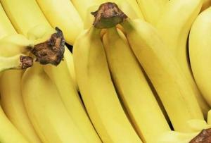 How to properly store bananas at home so that they don’t turn black; can they be frozen?